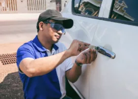 Car Locksmith in Fruitridge Pocket, CA